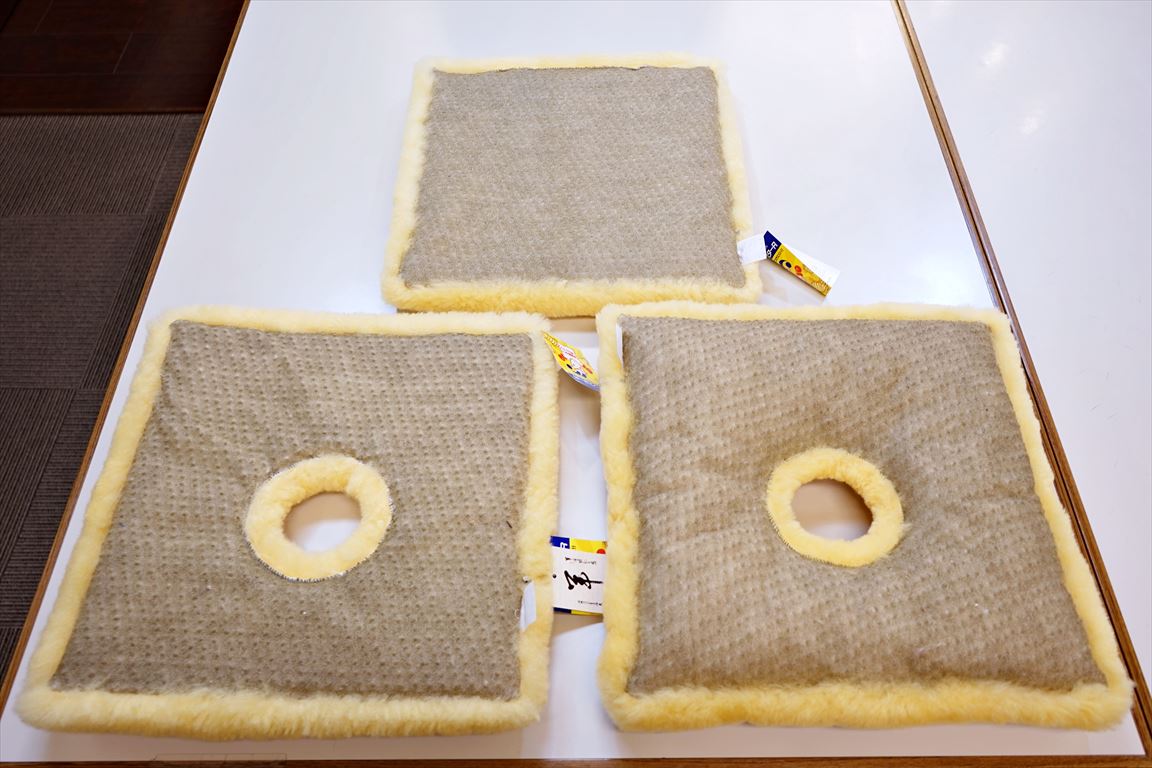 日本製 メディカルムートンシートクッション角座薄型穴無しのご